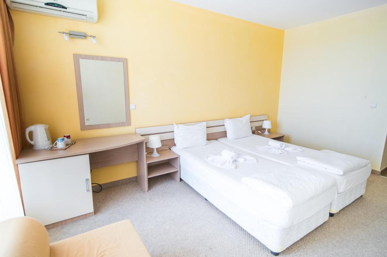 Hotel Тропикана à Primorsko Extérieur photo