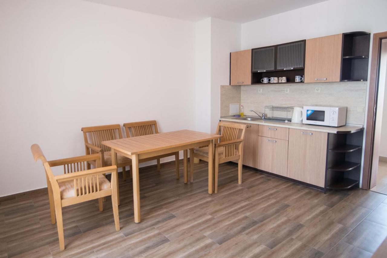Hotel Тропикана à Primorsko Extérieur photo