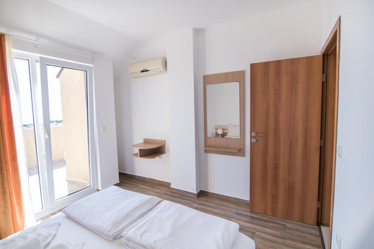 Hotel Тропикана à Primorsko Extérieur photo