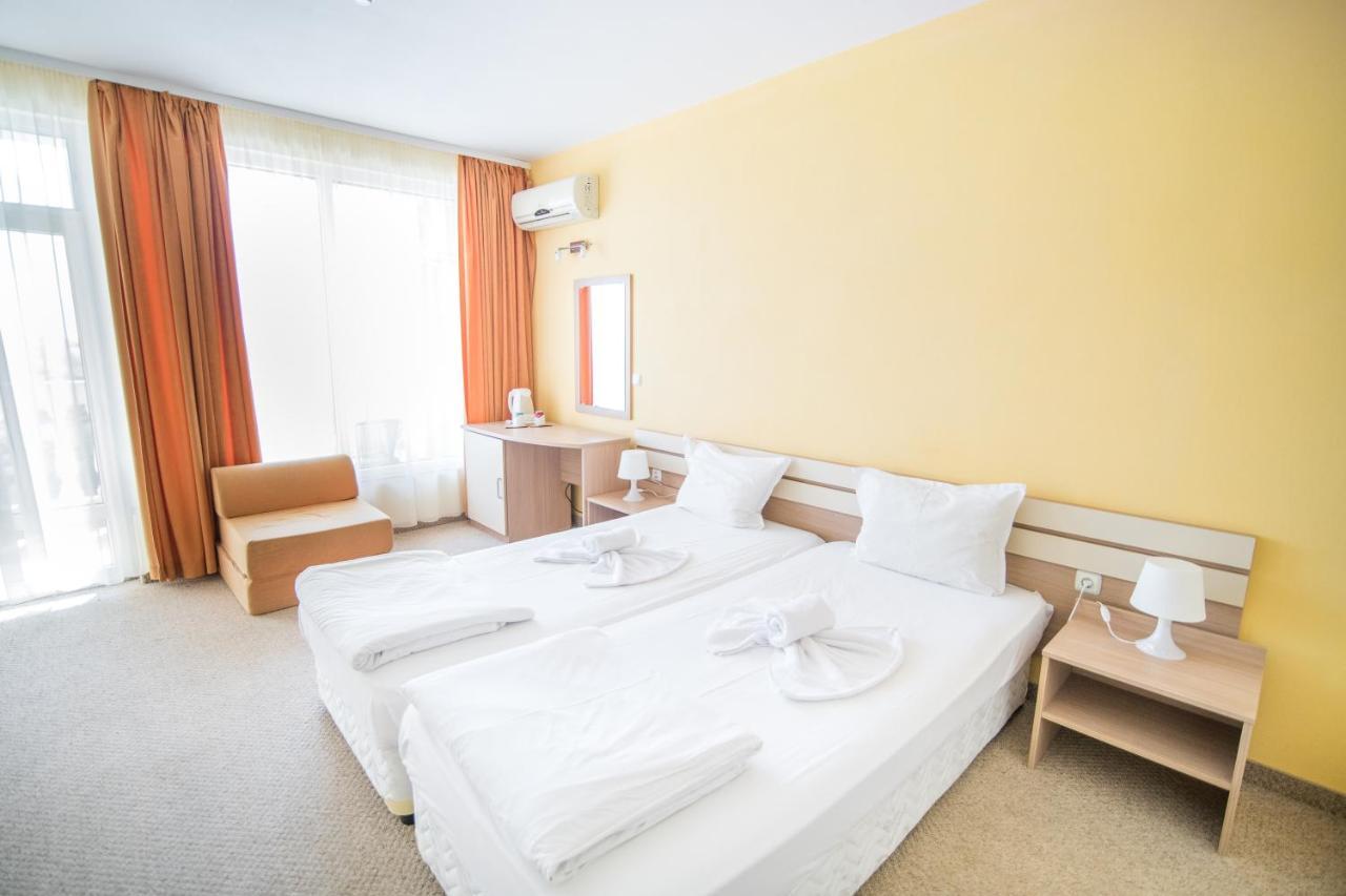 Hotel Тропикана à Primorsko Extérieur photo