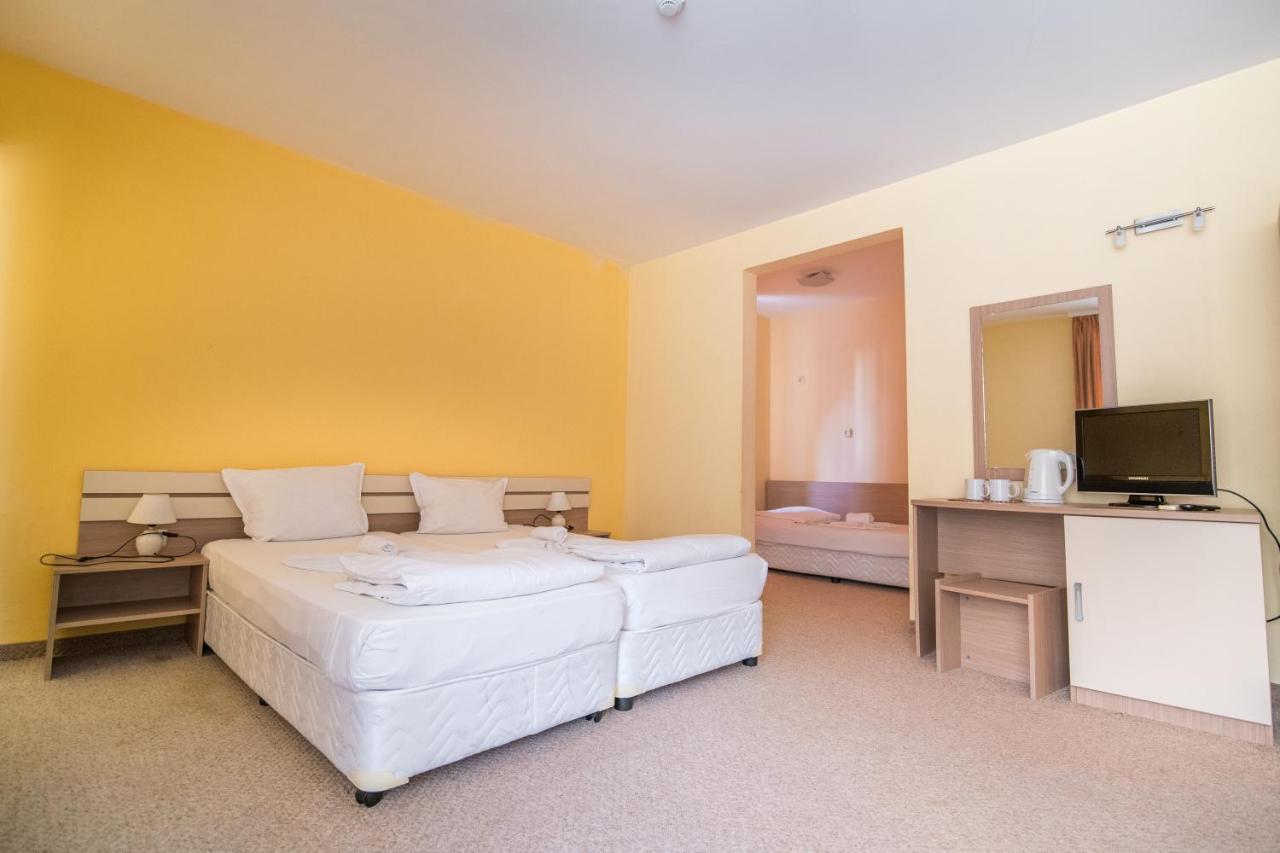 Hotel Тропикана à Primorsko Extérieur photo