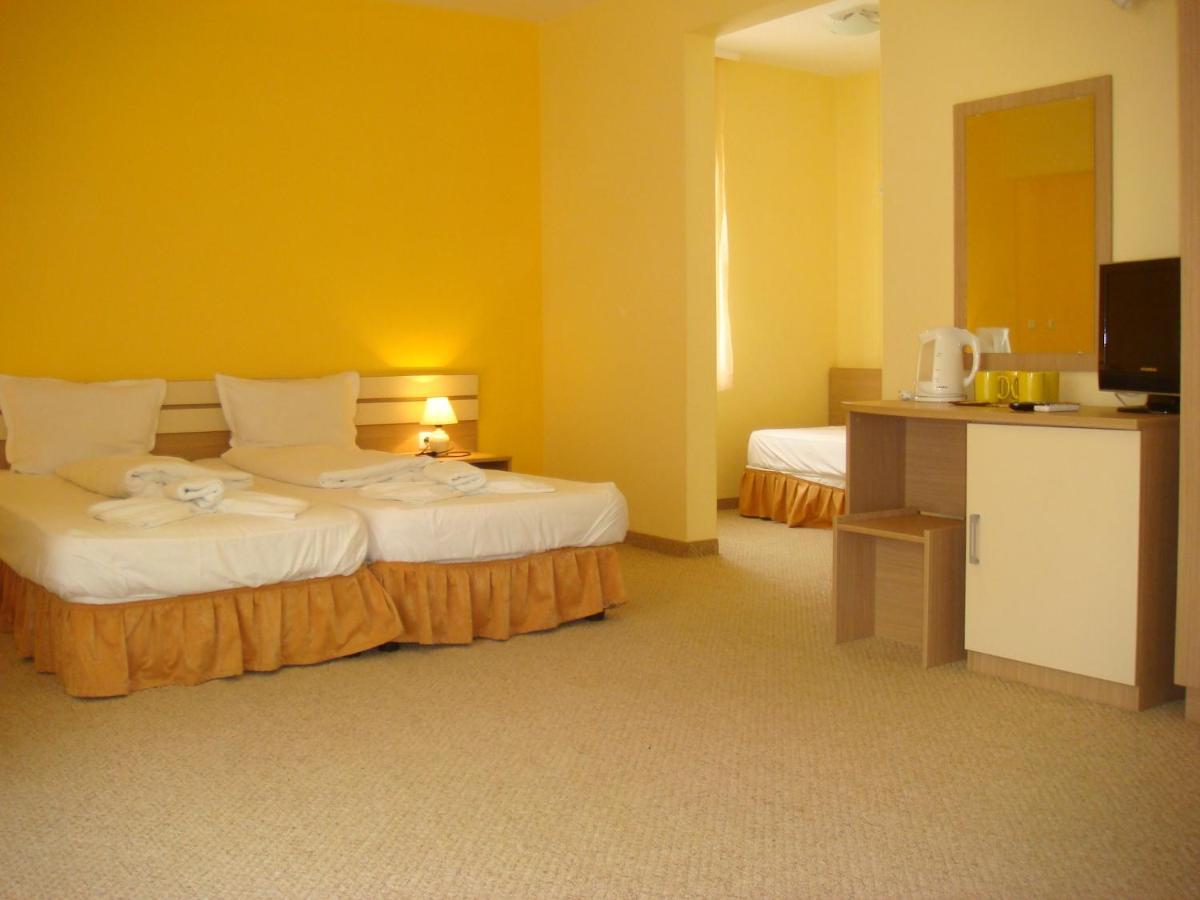 Hotel Тропикана à Primorsko Extérieur photo