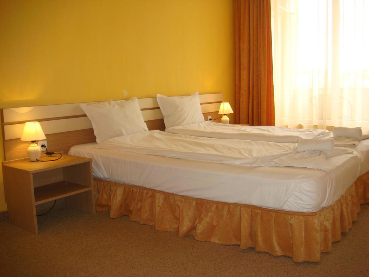 Hotel Тропикана à Primorsko Extérieur photo