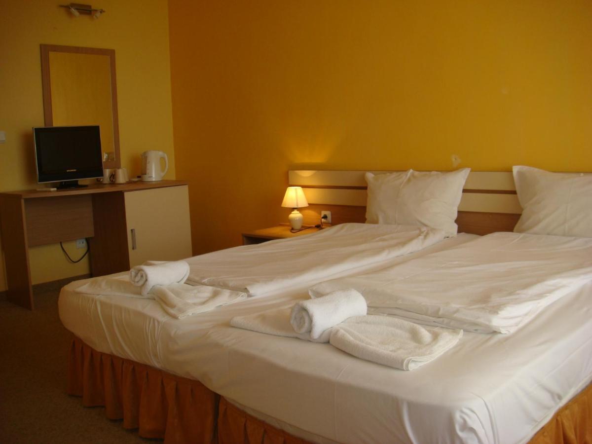 Hotel Тропикана à Primorsko Extérieur photo